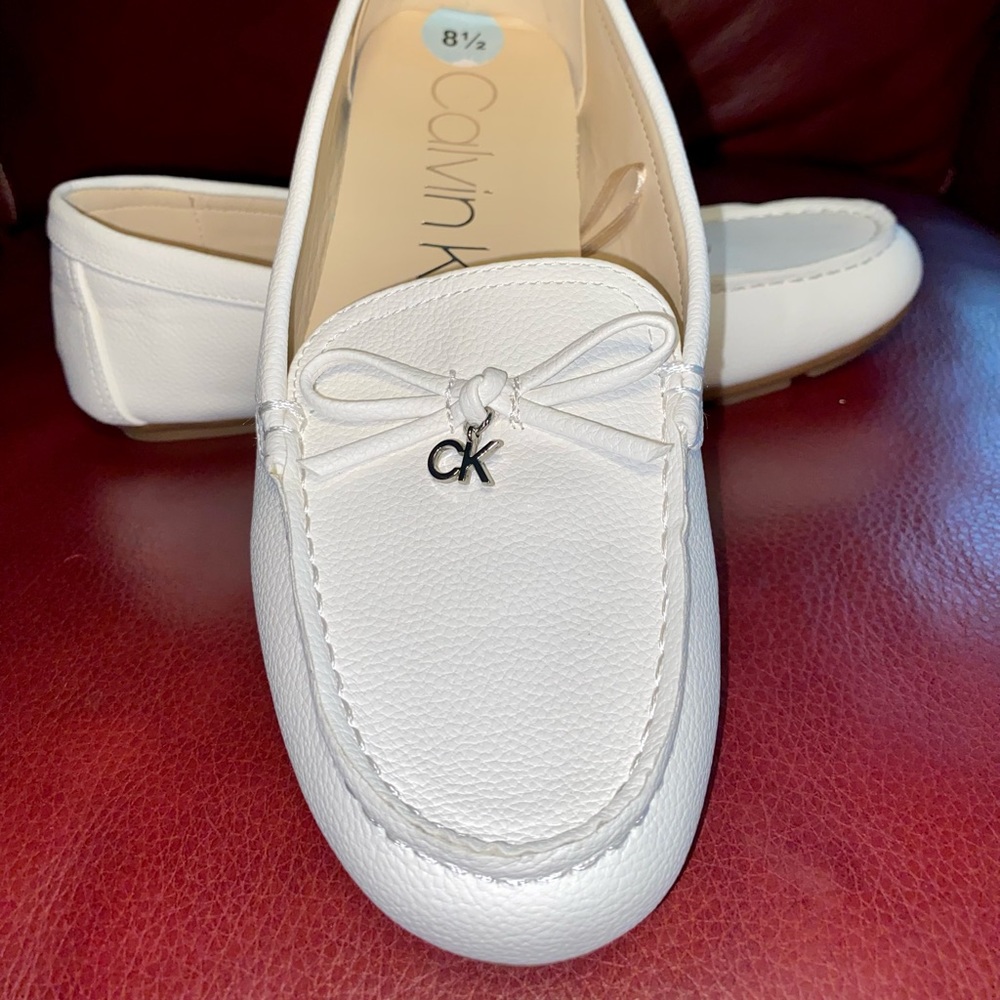 Calvin Klein Loafers Flat White with Bow Knot Charm Driving Moccasins - Picture 4 of 16